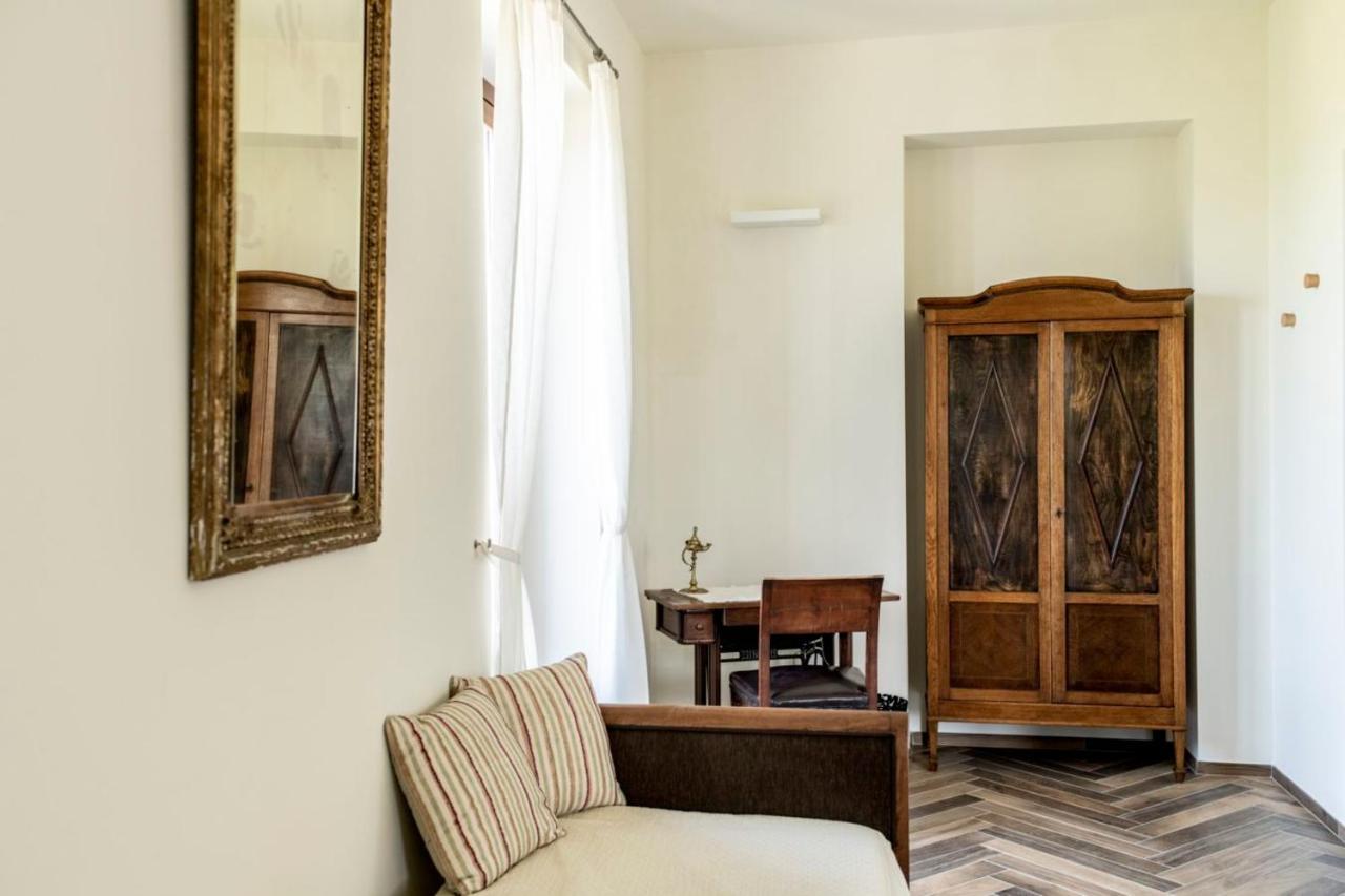 Le Vecchie Persiane - Bed & Breakfast Diano dʼAlba Eksteriør billede