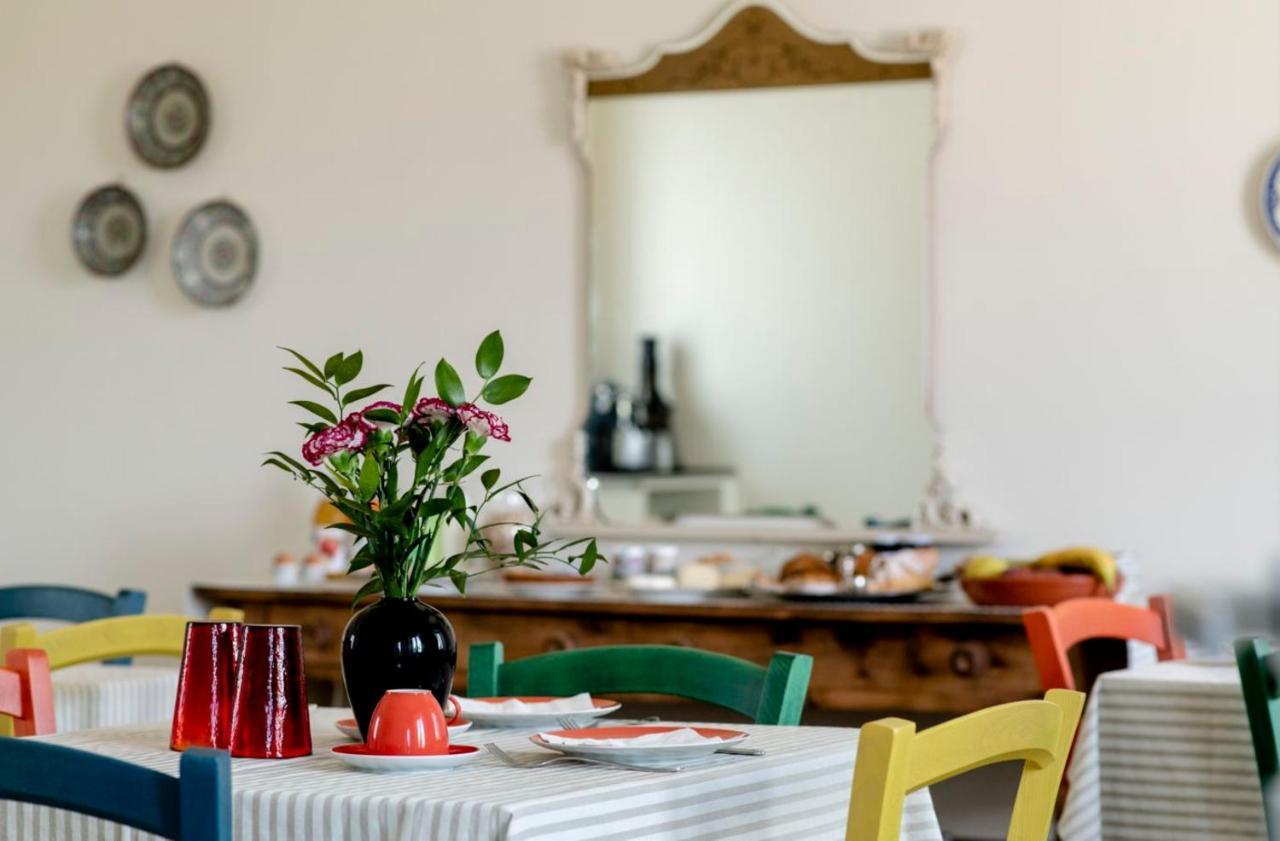 Le Vecchie Persiane - Bed & Breakfast Diano dʼAlba Eksteriør billede